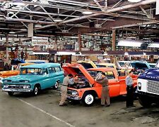 1960 GMC TRUCK ASSEMBLY PLANT PHOTO  (202-O) picture