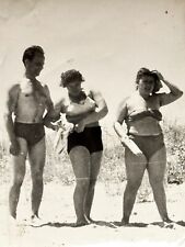 1950s Plus size Chubby Two Women Bikini Snapshot Man Bulge Trunks Vintage Photo picture