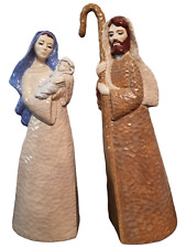 Beautiful Figurine Manger/Nativity Joseph Mary & Jesus sculpture Christmas picture
