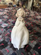 NAO HAND MADE IN SPAIN BY LLADRO DAISA 2002 GIRL WITH BOUQUET 8 INCHES TALL EUC picture