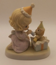 2000 Precious Moments #795313 WISHING YOU A BIRTHDAY FULL OF SURPRISES Figurine picture