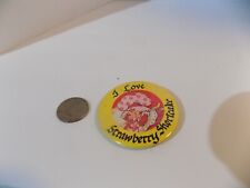 Vintage 1980'S RETRO STRAWBERRY SHORTCAKE & CUSTARD CAT Round Metal PIN BUTTON picture
