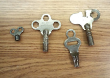 lot of 4 vintage keys unique looking Union hardware key really cool read picture