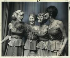 1976 Press Photo Sissy Reynoir with Deb prom party hostesses - noo74131 picture