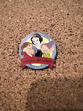 BN Disney One Family Friends & Family in Park Languages Mystery Pin- Snow White picture