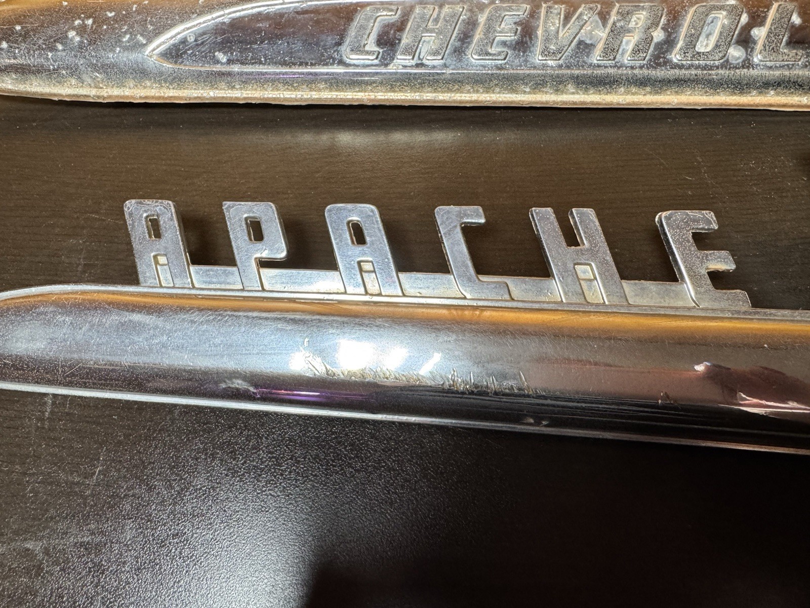 Original 1958/1959 Chevrolet Pickup 3800 Apache Fender Spear Emblem Crome/Patina