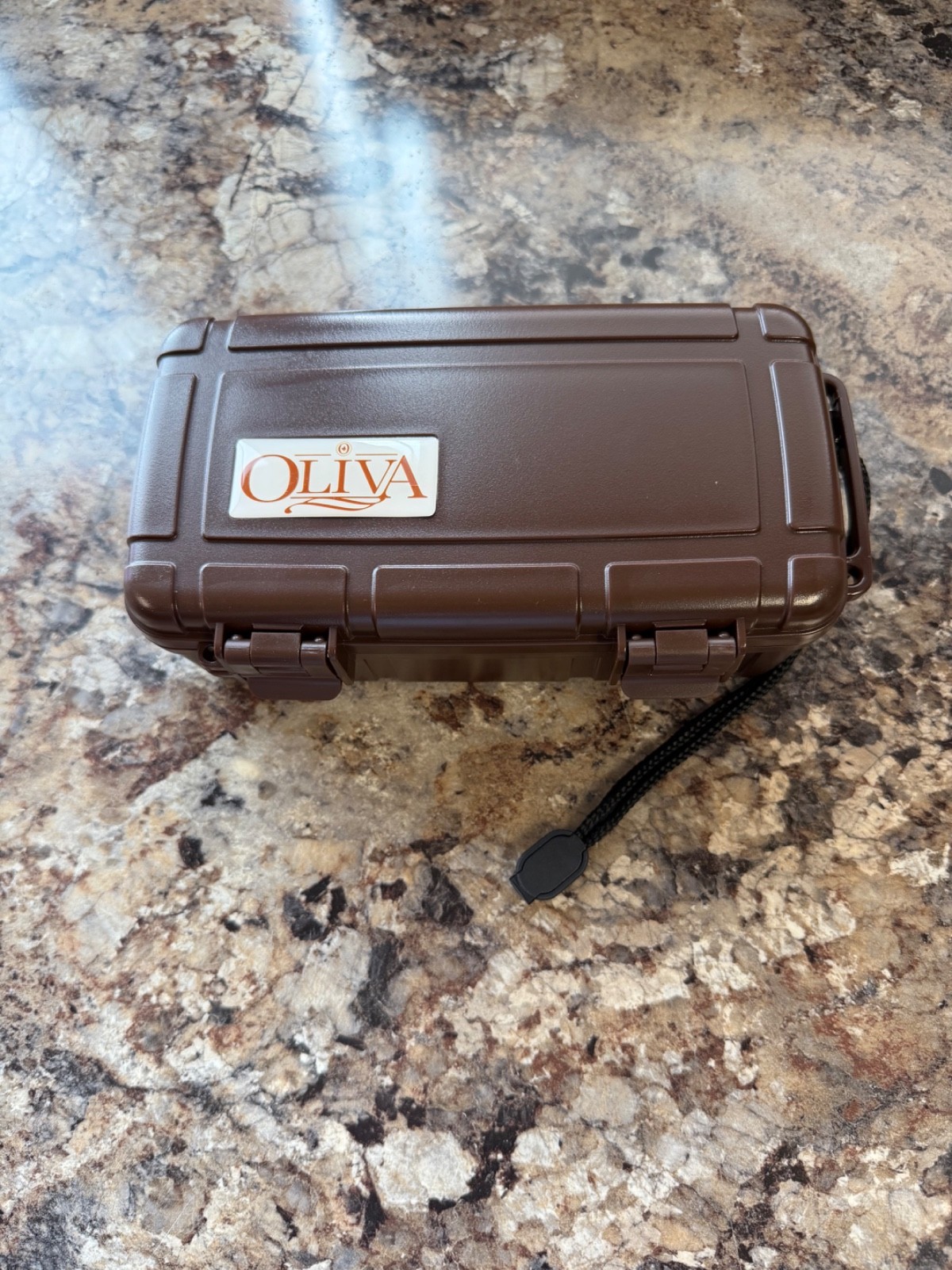 Oliva 10ct Heavy Duty Travel Humidor- Brown. NEW