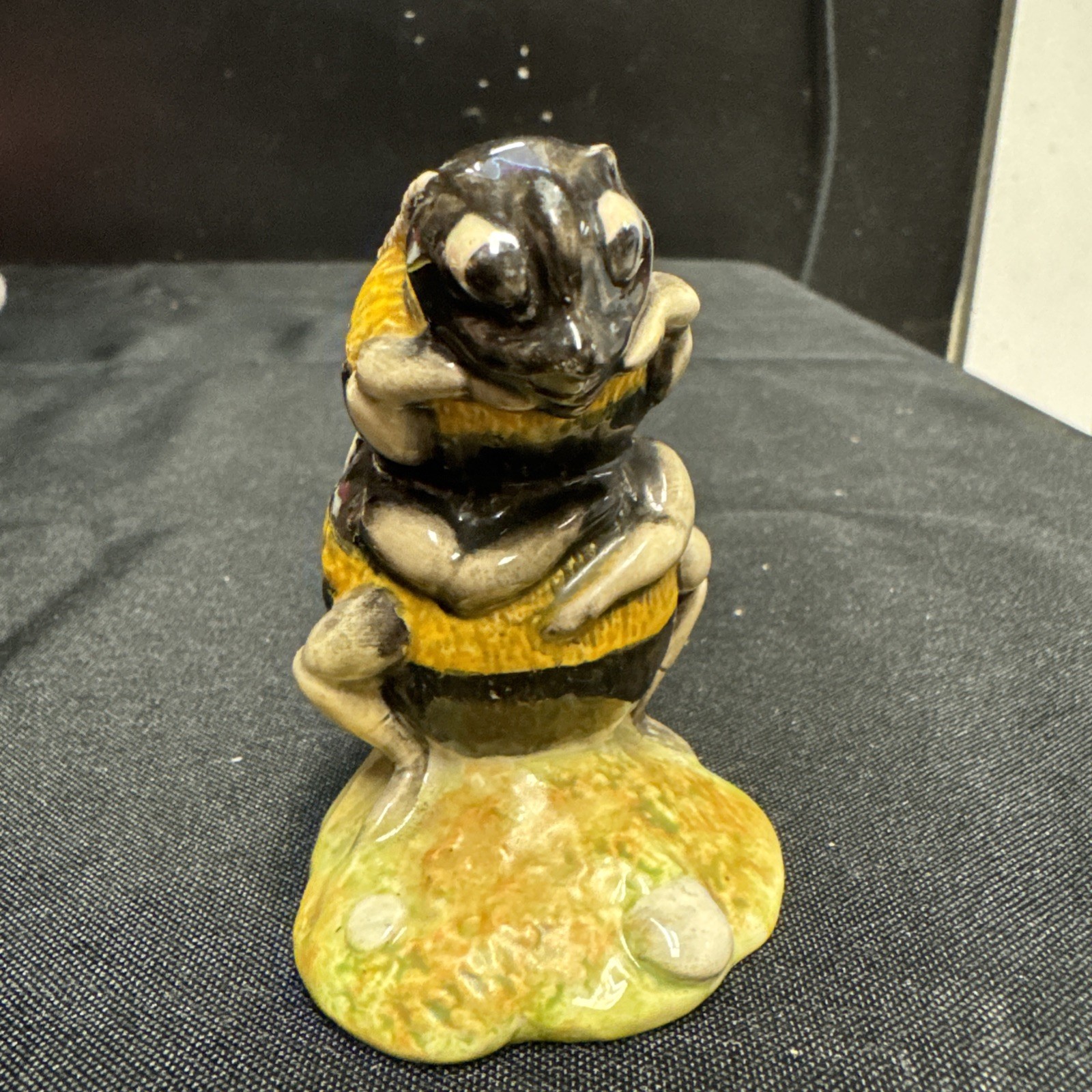 Vtg Royal Albert Beatrix Potter BABBITTY BUMBLE Bee Figurine England 1989