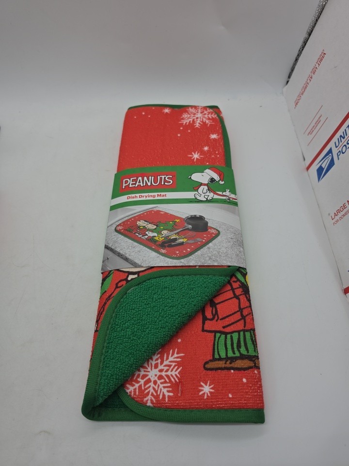 Peanuts Gang Christmas Dish Drying Mat Christmas Tree & Snowflakes New 2022