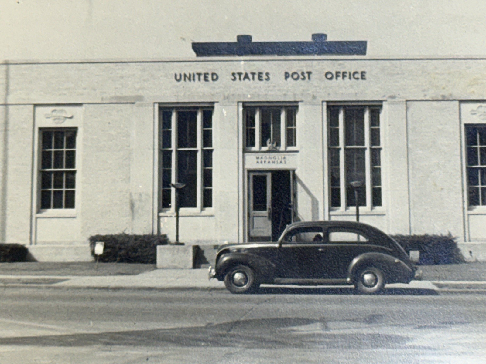 1940s Magnolia Arkansas Post Office Original Photo Vintage Automobile 8x4.75
