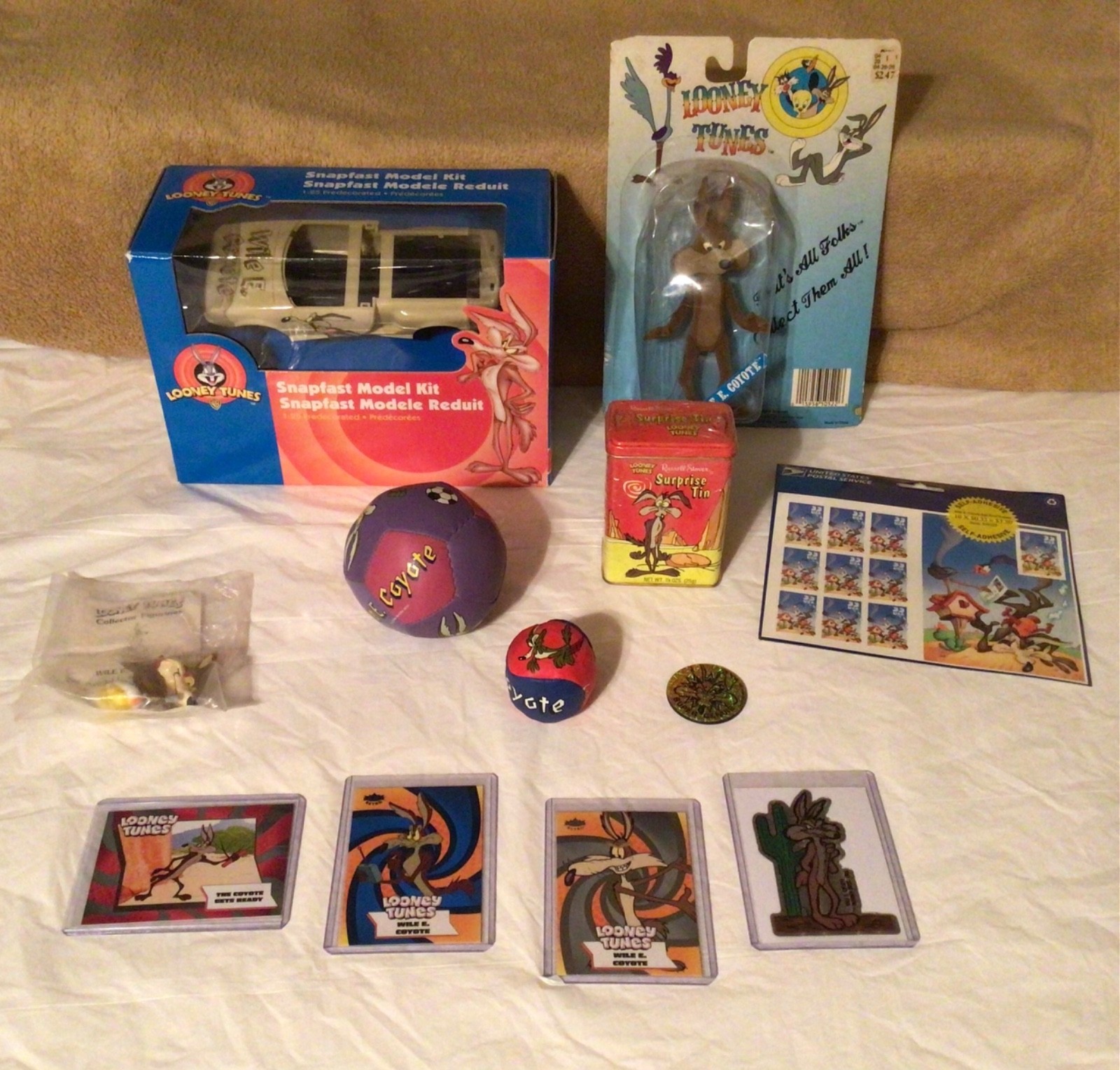 Looney Tunes large Wile E Coyote lot