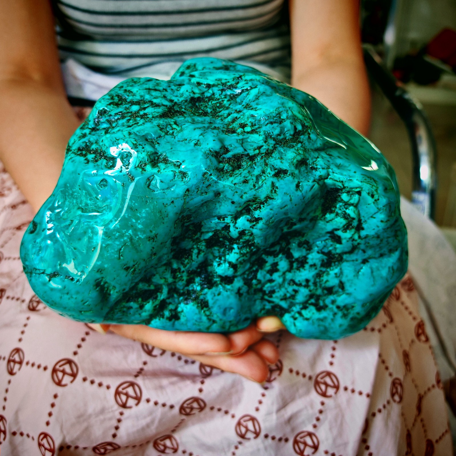 11.44LB Laboratory cultivation of rough crystals of turquoise for repairin
