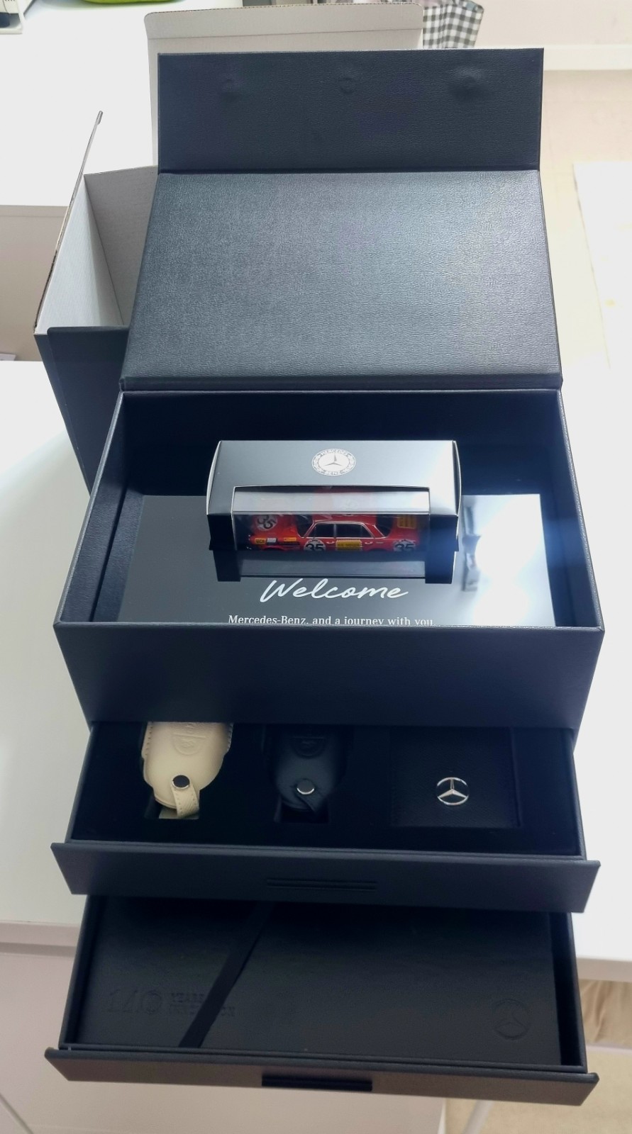 Mercedes-Benz Korea Official Handover Welcome Gift Set Key Case Model Car Rare 1