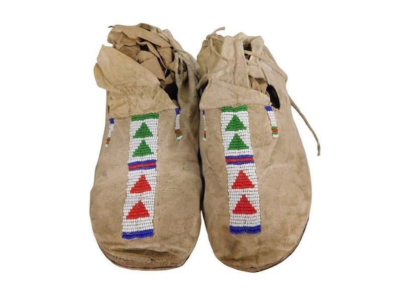 ANTIQUE 1900s VINTAGE CHEYENNE NATIVE INDIAN MOCCASINS - NICE 