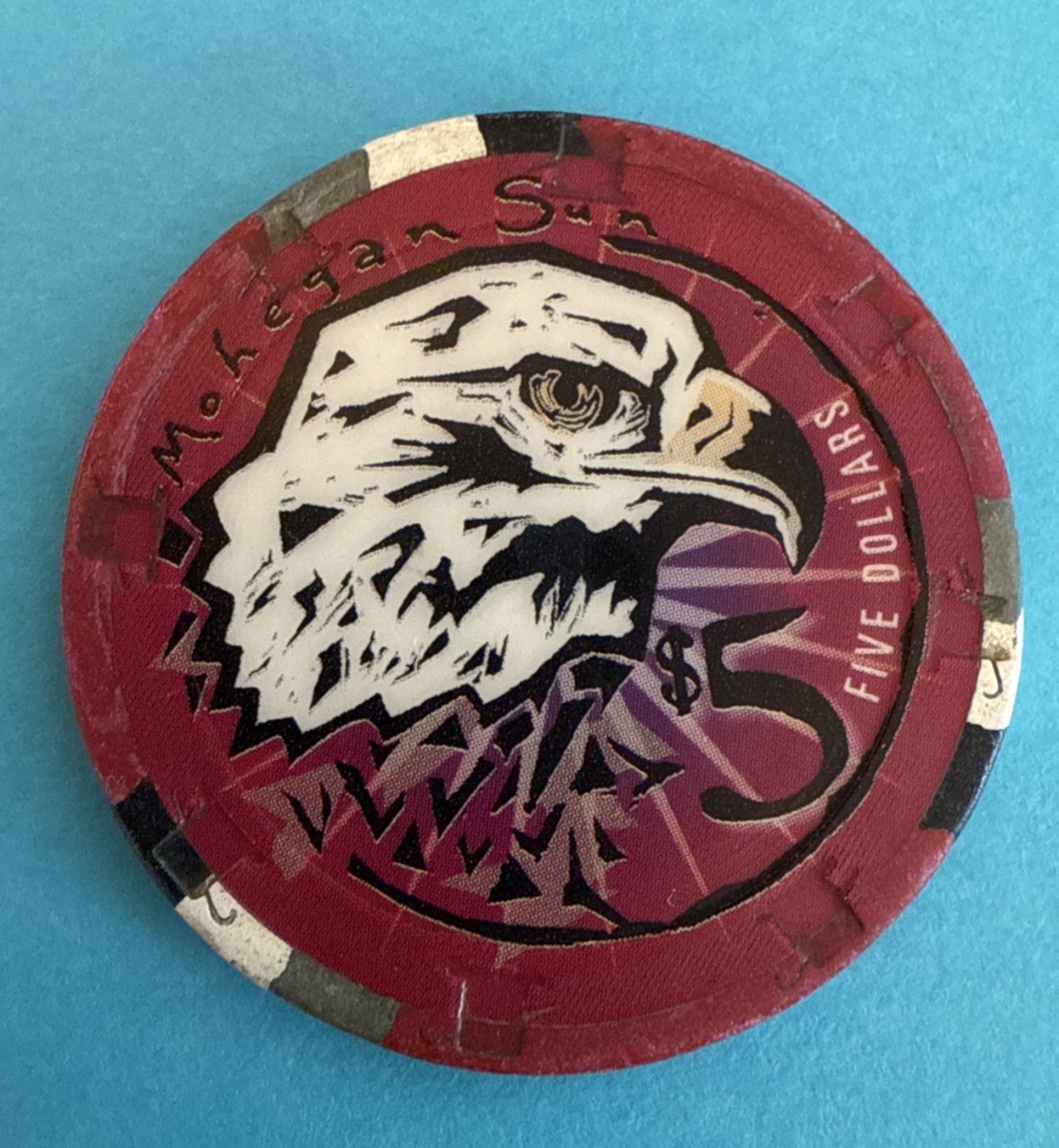 MOHEGAN SUN $5 AMERICAN EAGLE & FEATHER CASINO GAMING  POKER CHIP