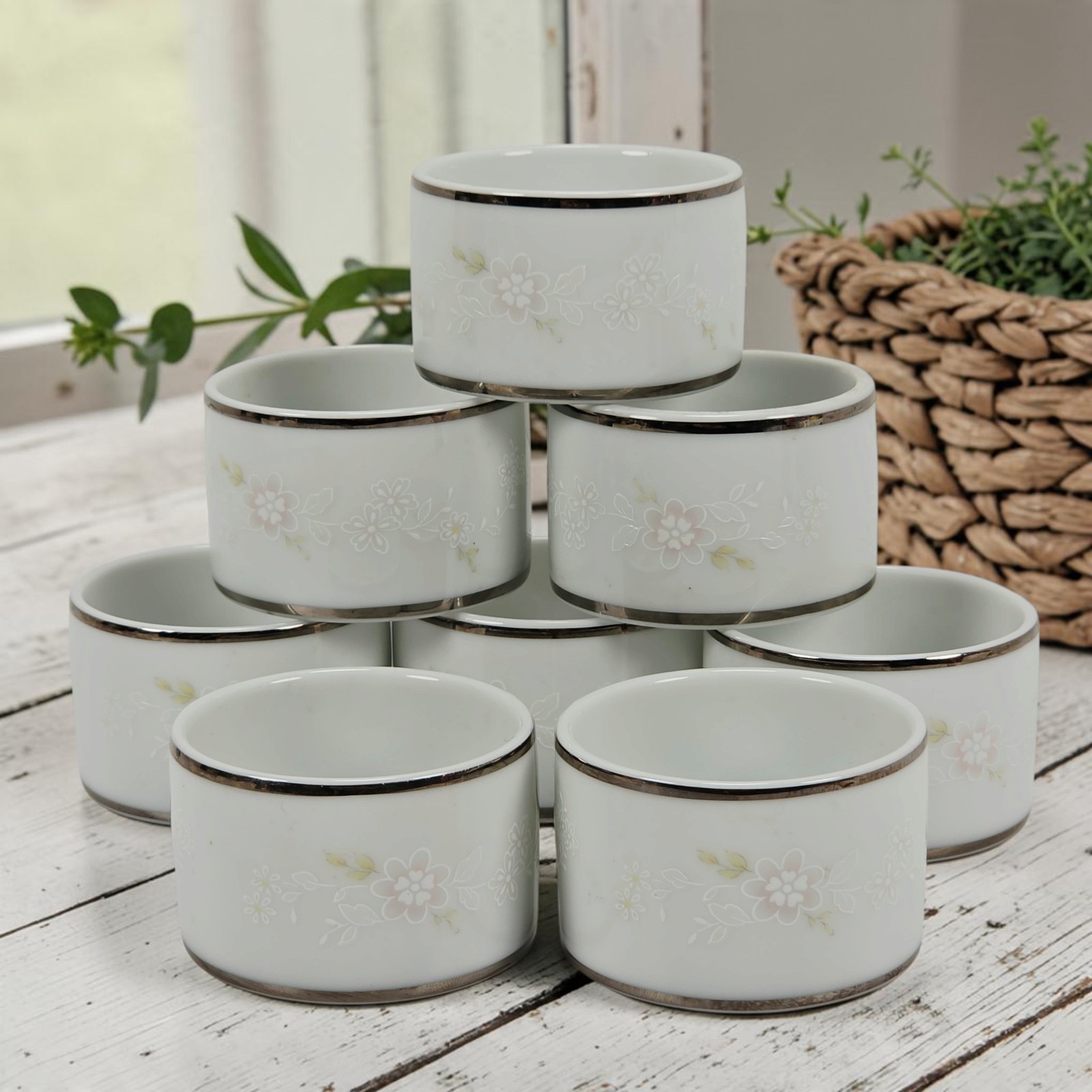 8 Noritake Temptation China Napkin Ring White Flower Green Leaves Platinum Trim