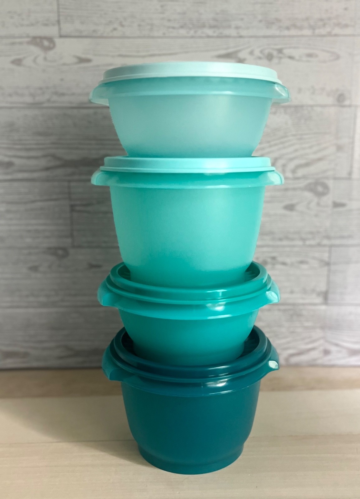 Tupperware Servalier Bowls Green (4)  Stackable Containers and Lids NEW