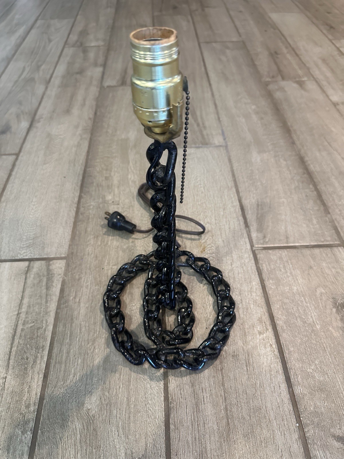 Vintage 1950s Brutalist, Industrial Heavy Duty Chain Lamp. Vintage 1950s Brutalist, Industrial Heavy Duty Chain Lamp.