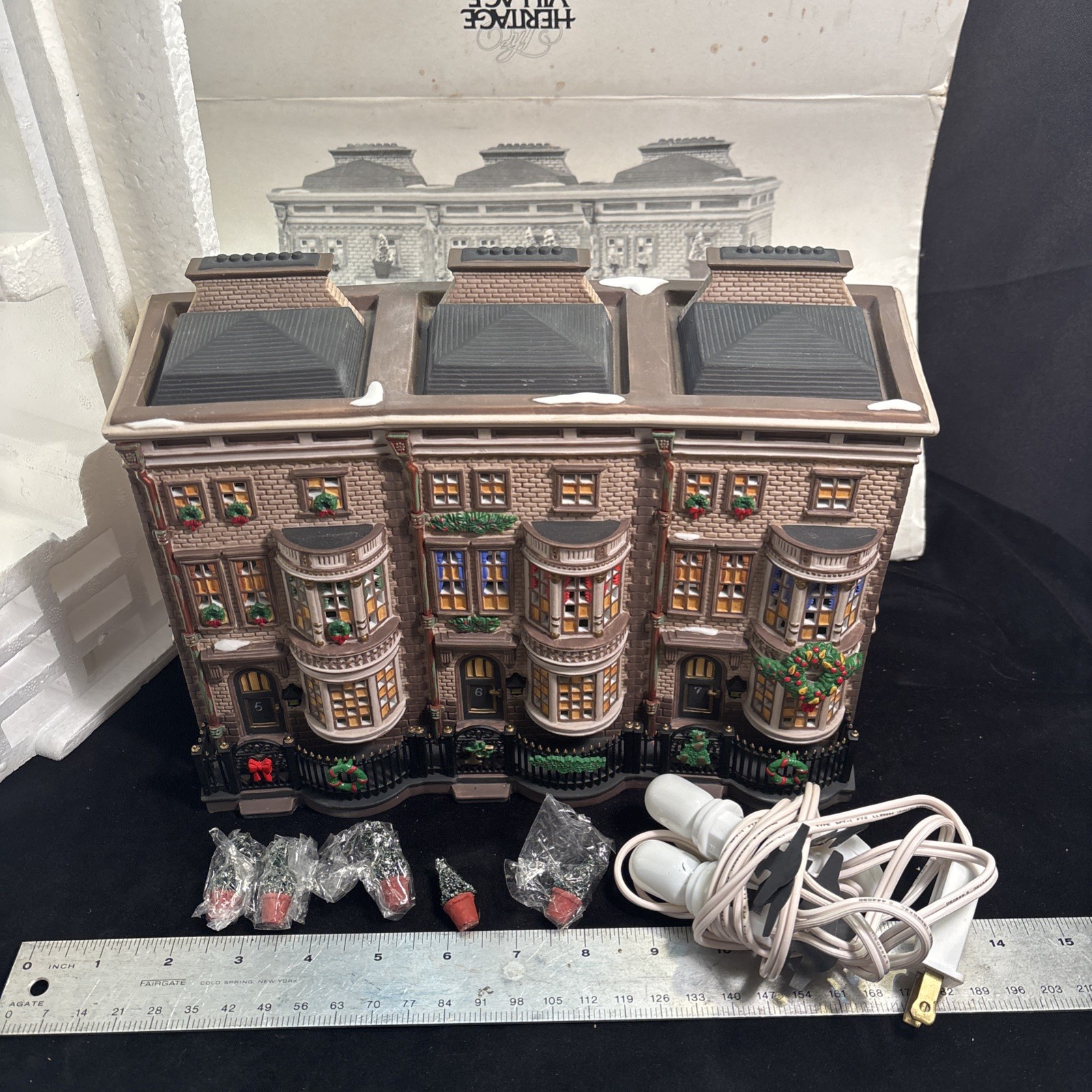 Department 56 Dickens Village Mulberrie Court Lighted w Cords # 58345 Freeship