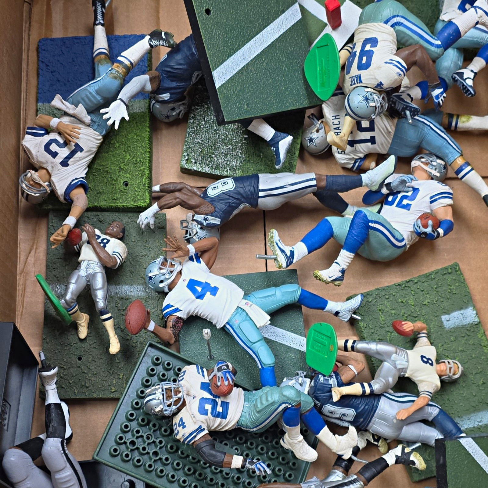 Dallas Cowboys NFL Football Player Figure Lot w/ Bases Field Pieces Accessories