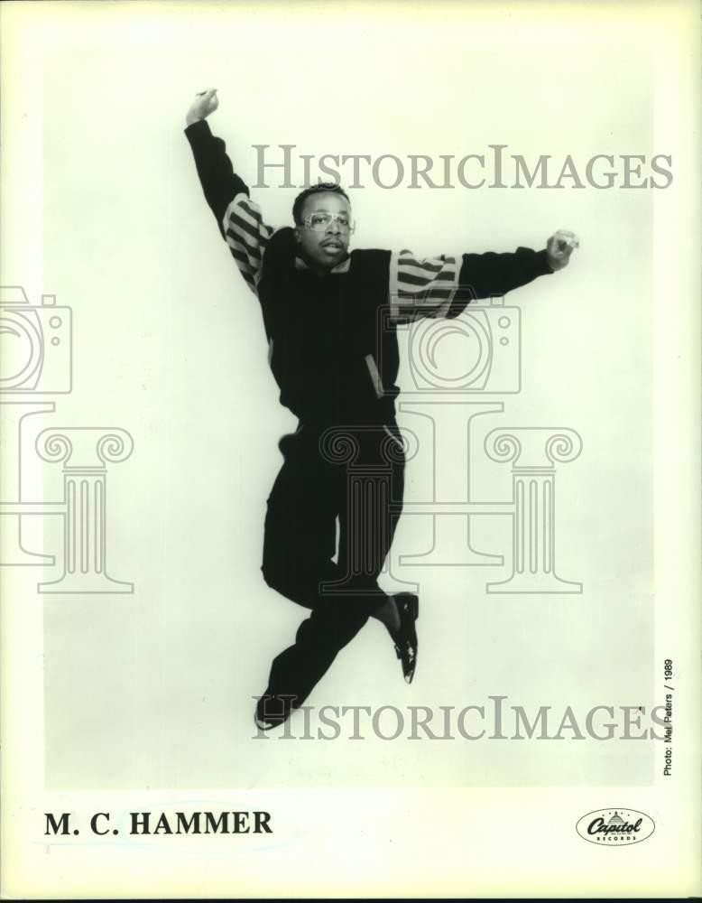1989 Press Photo M. C. Hammer, rapper - nop35464