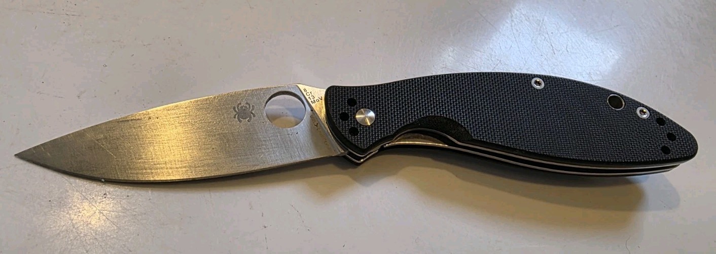 Spyderco Tenacious Pocket Knife  Plain Edge Silver Blade Liner Lock 