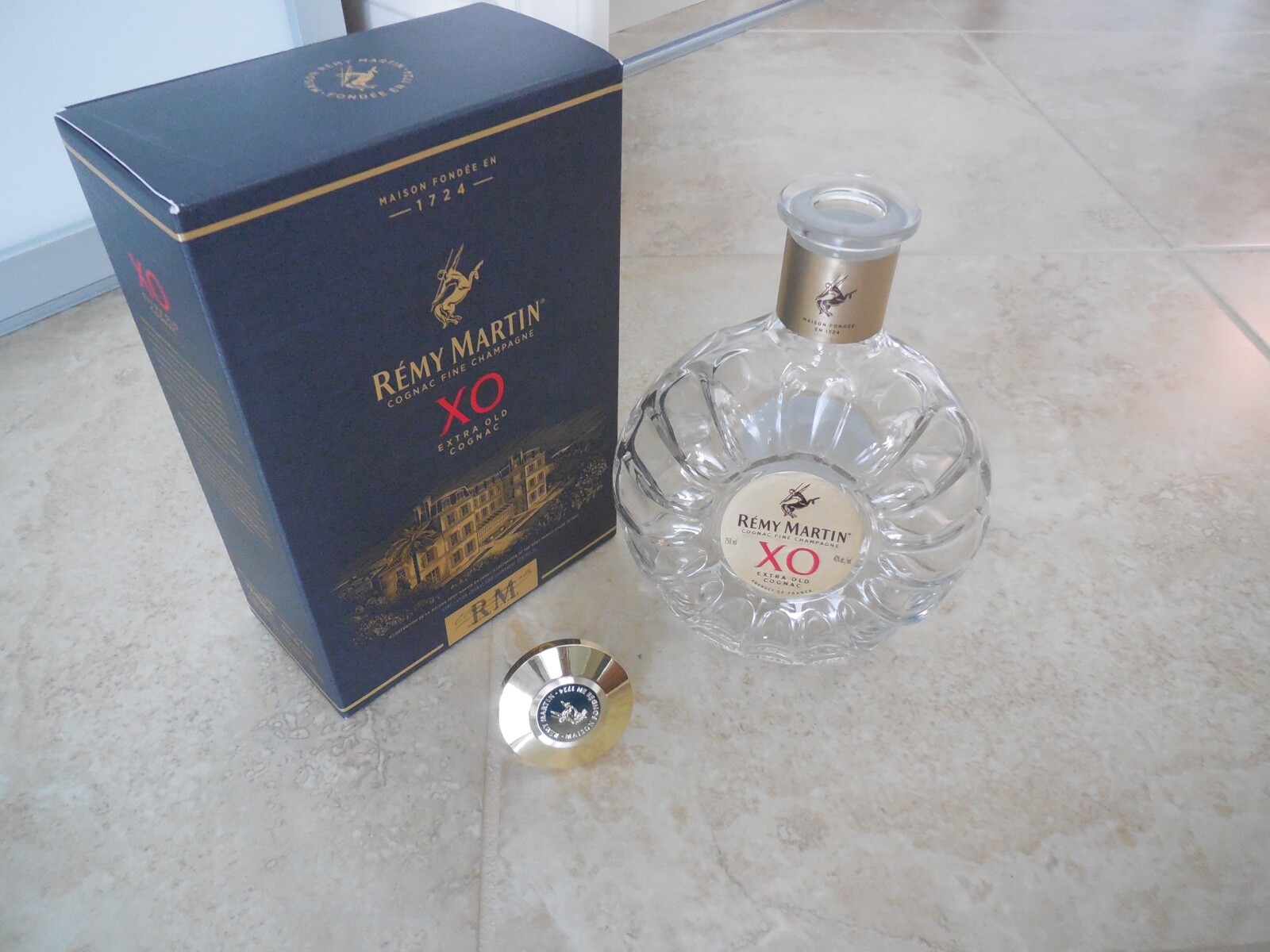 Remy Martin XO  Champagne Cognac Empty 750ml Bottle Decanter & Box \
