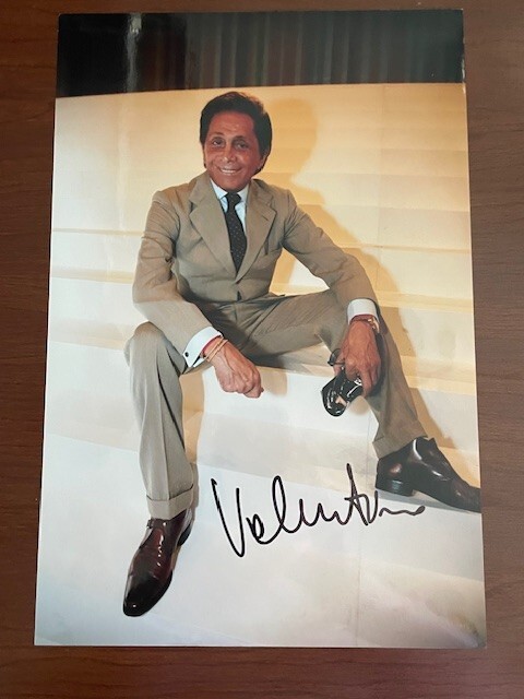 VALENTINO GARAVANI LARGE 8 X 12 SIGNED PHOTO, ITALIAN FASHION DESIGNER
