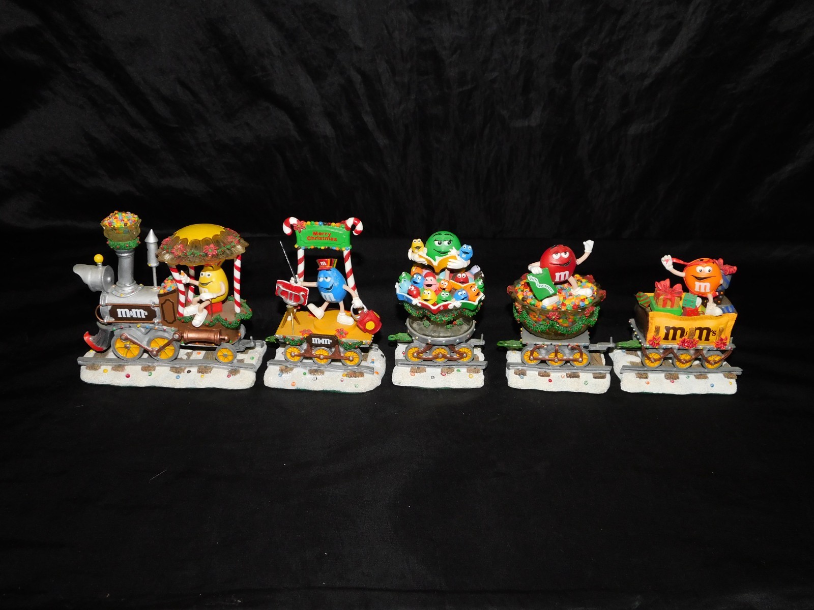 Danbury Mint The M&M's Merry Metro Christmas Train M & M Figurine Set 5 Holiday