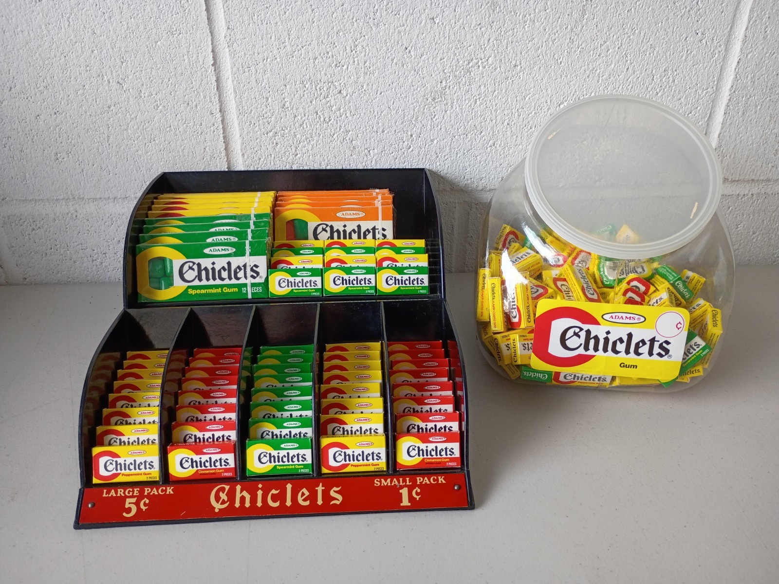 “Chicklets” Vintage mercantile Store Counter gum Display 167  Ct  Gum  \