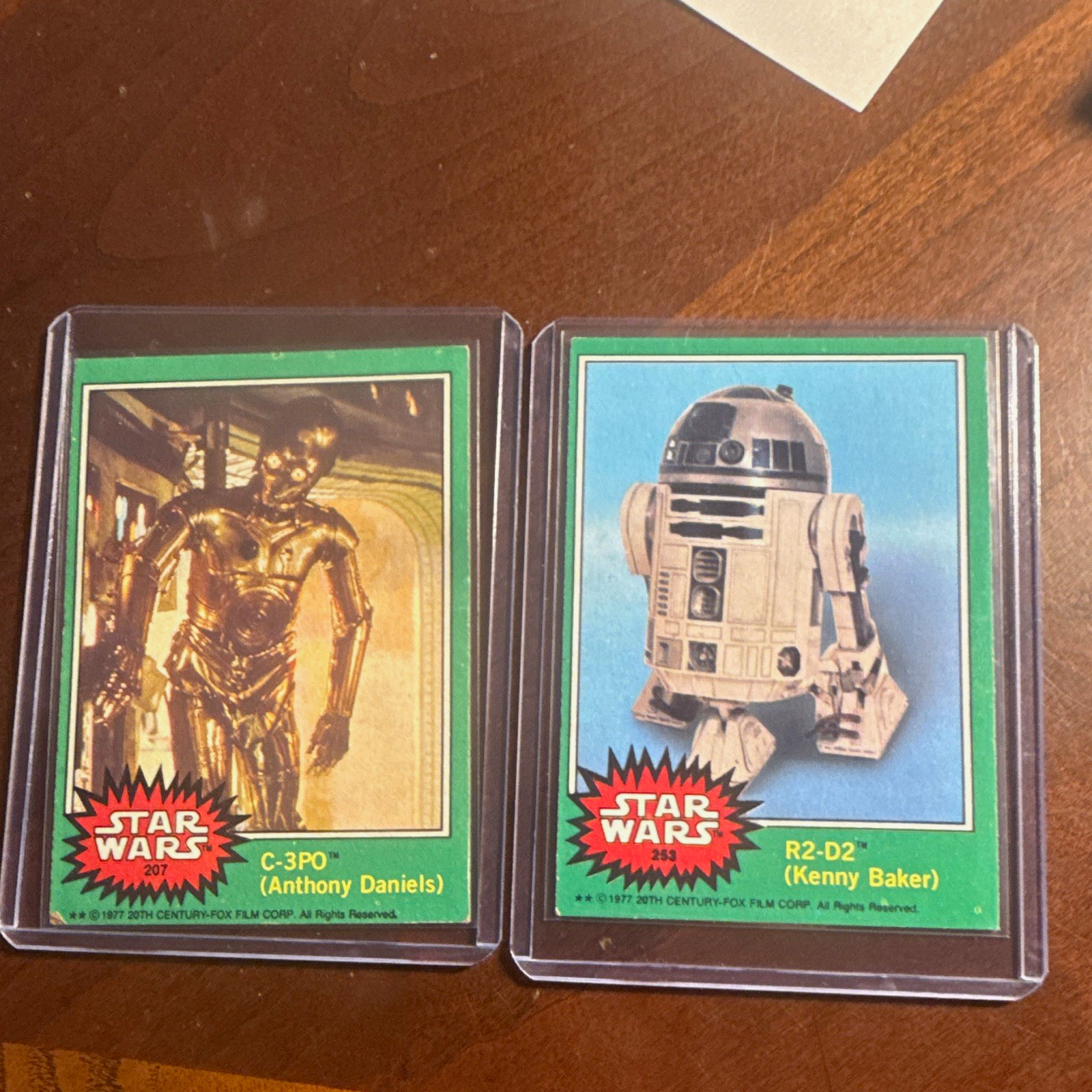 Topps 1977 Star Wars (1977) 2-Card Lot C-3PO/R2-D2 #207 #253