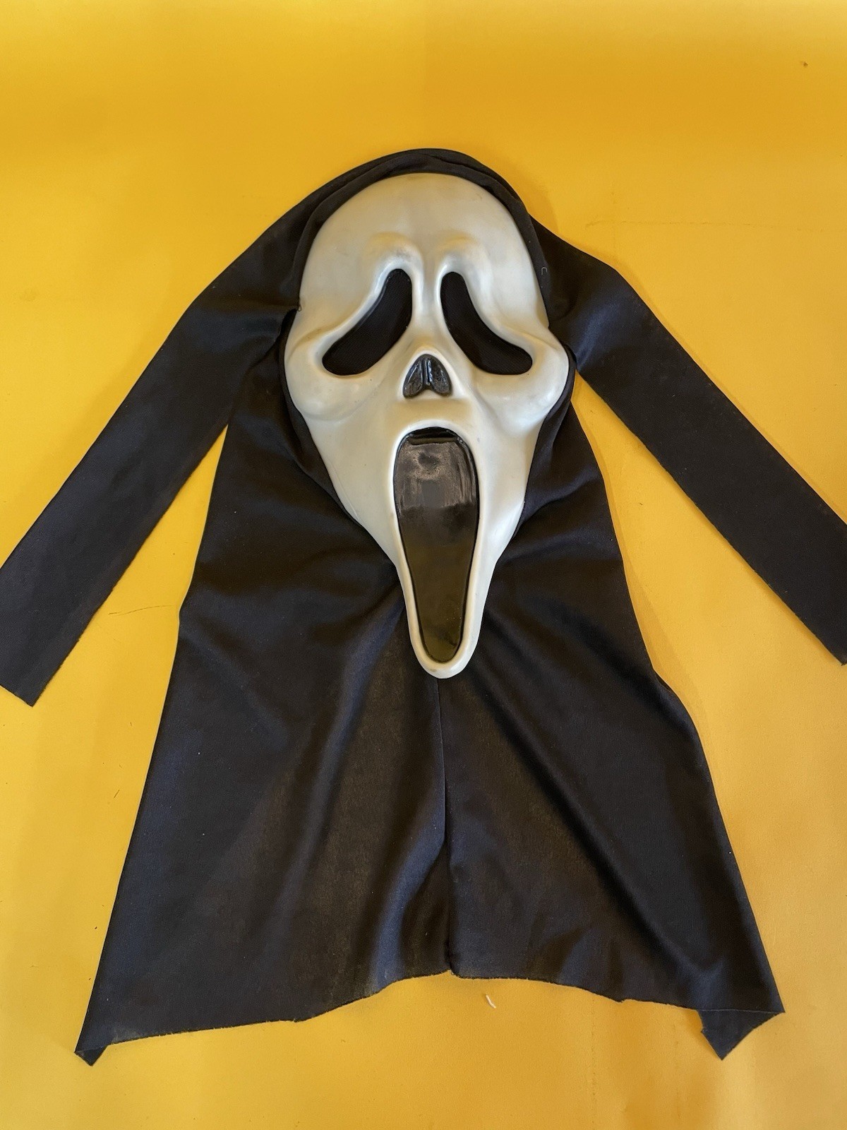Vintage Fun World DIV Ghost Face Scream Mask Poly Shroud 90s Glow Ghostface