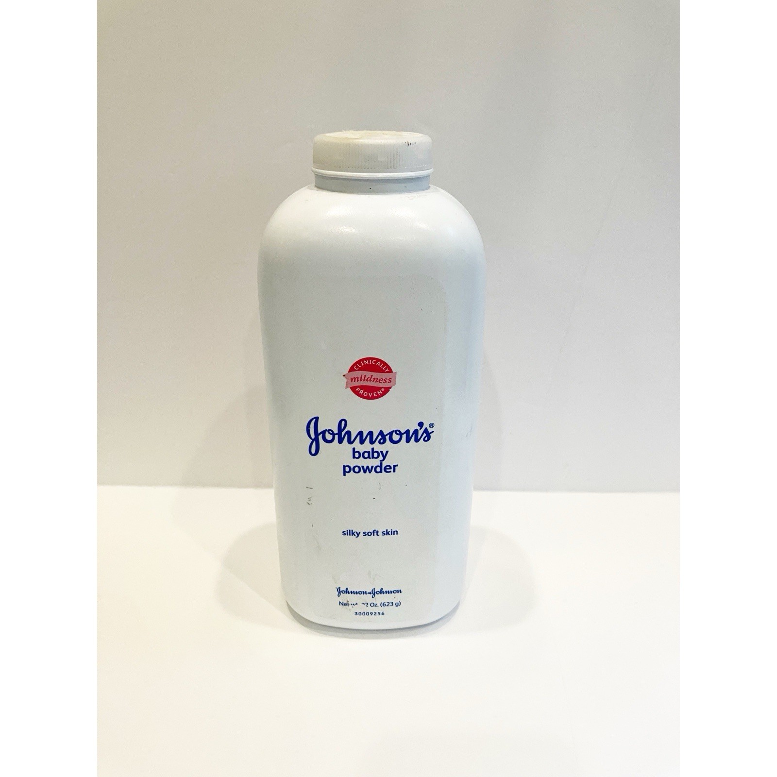 Vtg J&J CCI 2010 JOHNSON\'S BABY POWDER Silky Soft Skin JOHNSON & JOHNSON  22oz