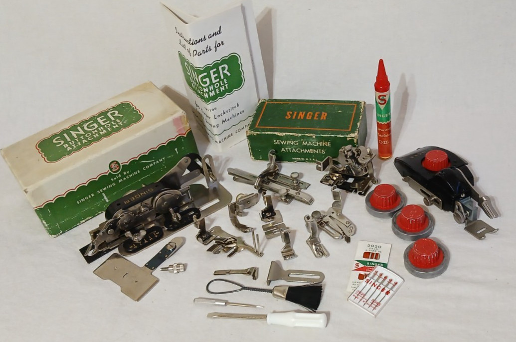 Singer Sewing Machine 221 Featherweight 201 15-91 66 99 Attachments Accessories