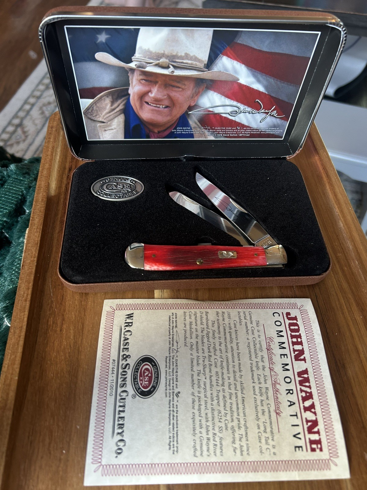 Case XX John Wayne Commemorative Trapper Set Barnboard Dark Red Bone 07444