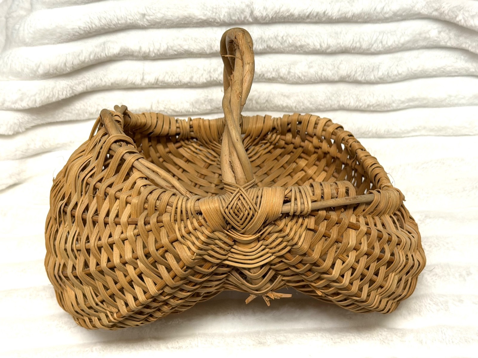 Primitive Egg Basket Buttocks Basket Vintage Circa 1970