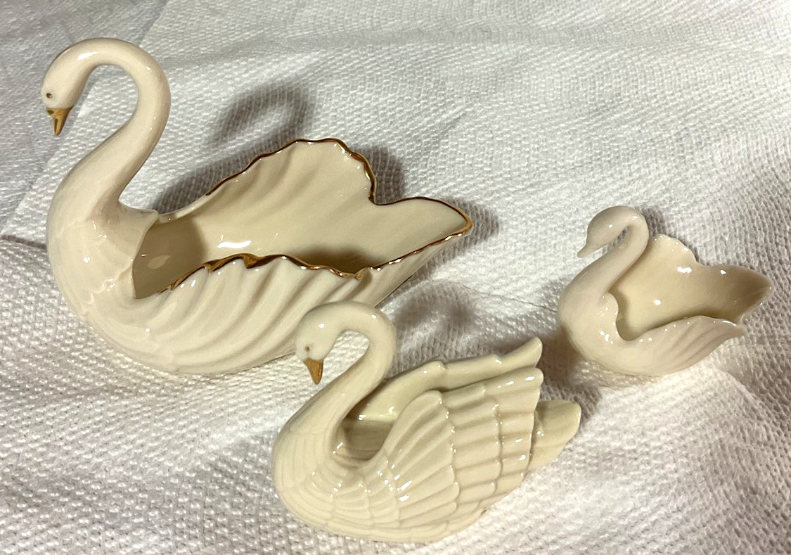 Lenox 3 Piece Swan Set Fine Porcelain (includes Place Card Holder)