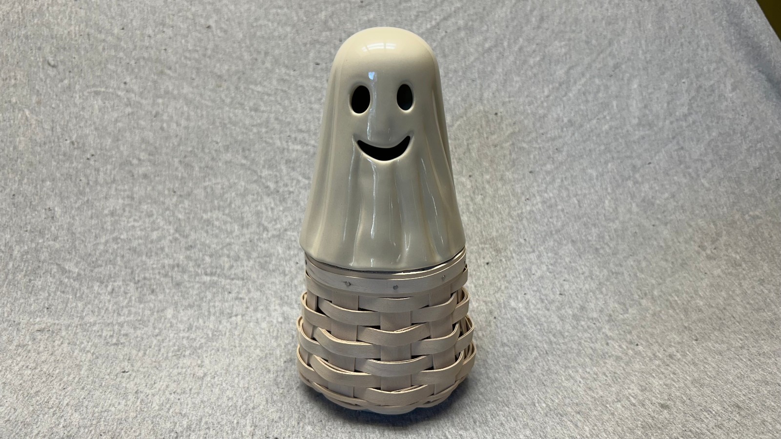 Longaberger 2013 Boo Ceramic Pottery  Halloween Ghost With Basket And Liner