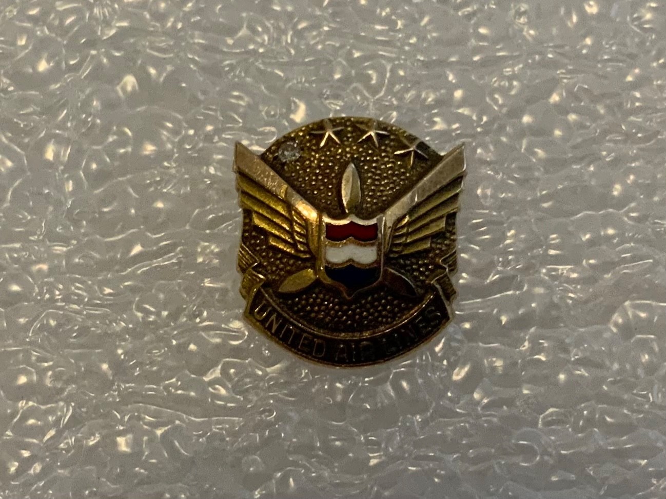 UNITED AIR LINES 10 YEAR SERVICE PIN, ONE DIAMOND, CLUTCH BACK, 10 KB