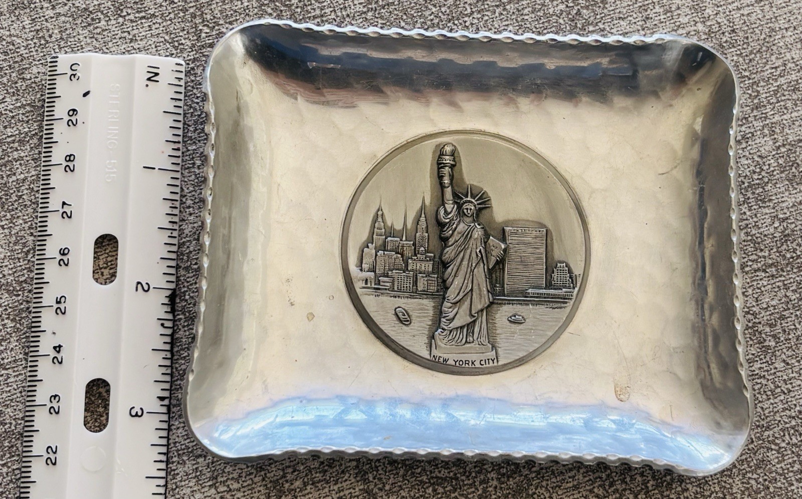 HAMMERED ALUMINUM/VINTAGE/ Tray/ NEW YORK CITY/STATUE OF LIBERTY/SWISS MADE/EUC