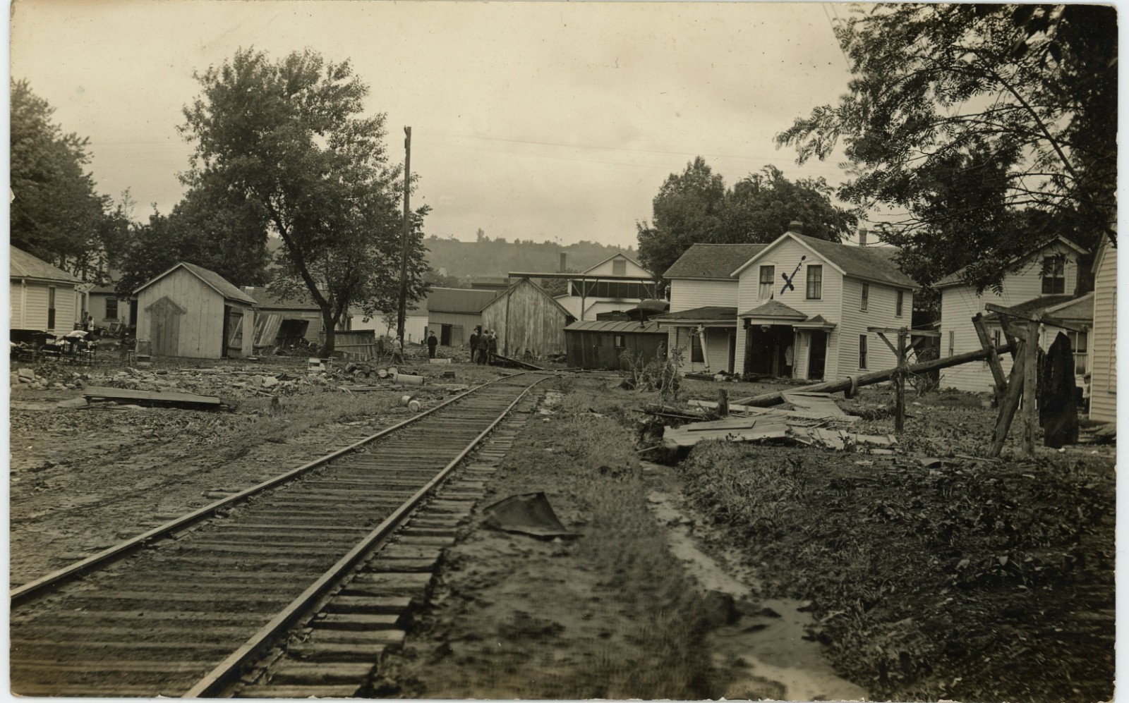1910s RPPC Decorah Iowa Flood House Floated Down Railroad Tracks Washington St