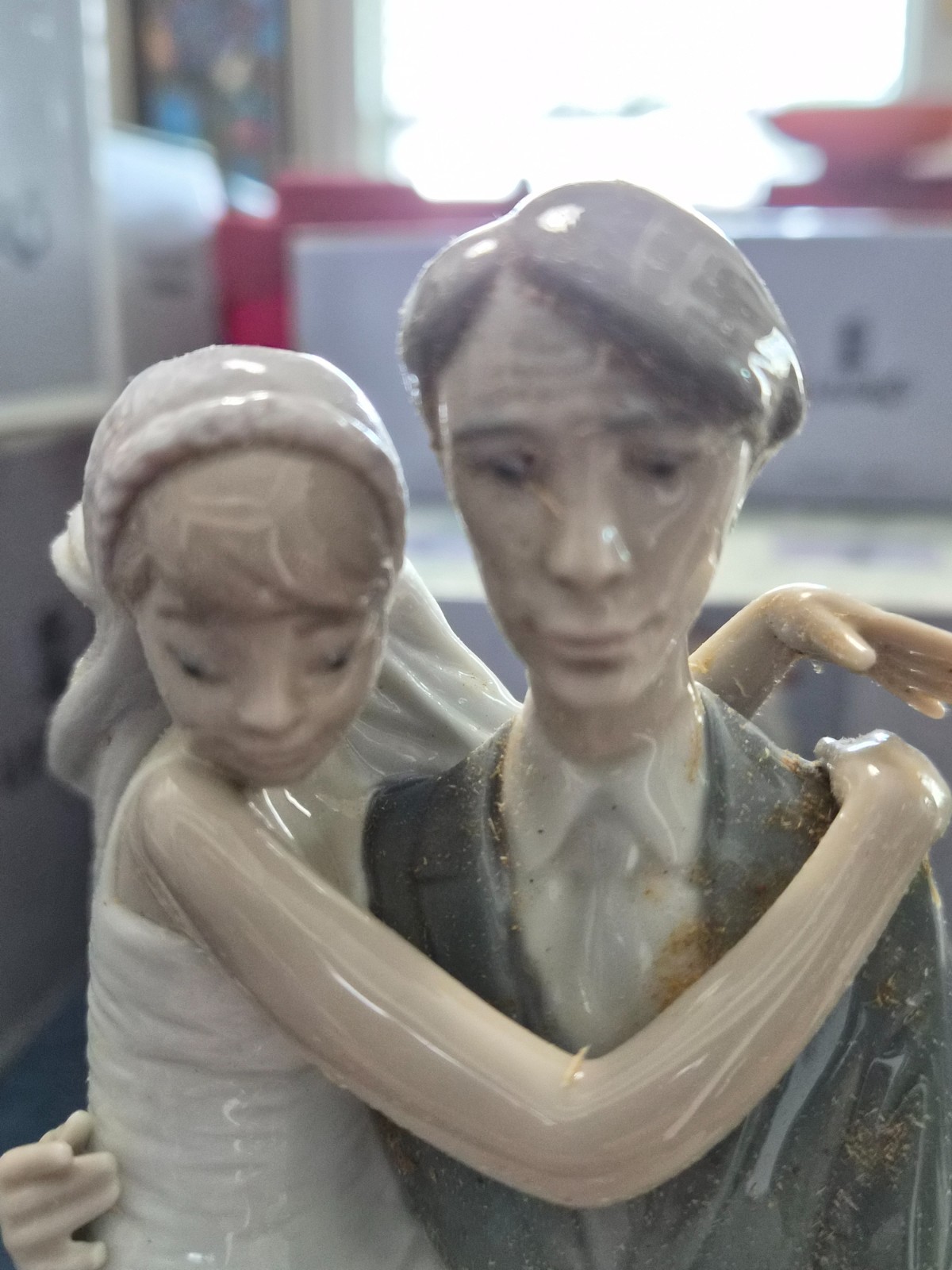 LLADRO RETIRED “OVER THE THRESHOLD\