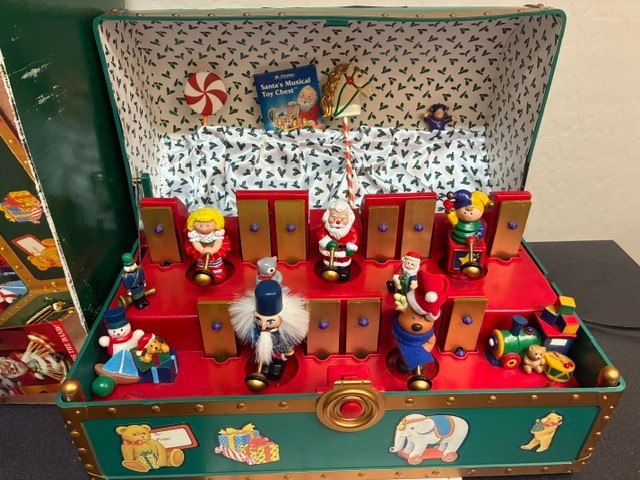 Vintage 1994 Mr Christmas Santa’s Musical Toy Chest Works Great see VIDEO
