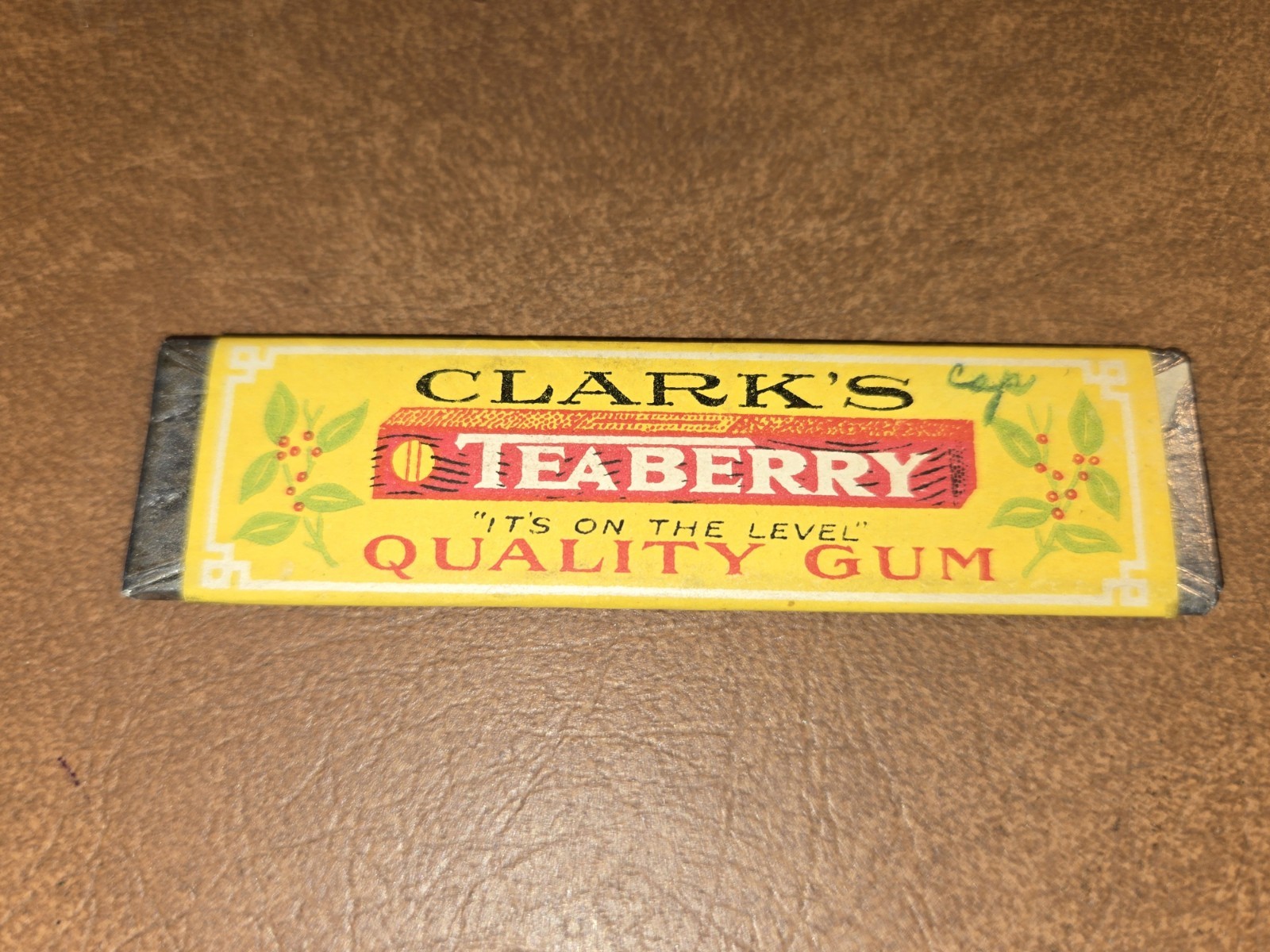 ANTIQUE 1926 CLARK\'S TEABERRY QUALITY CHEWING GUM STICK UNUSED IN YELLOW WRAPPER