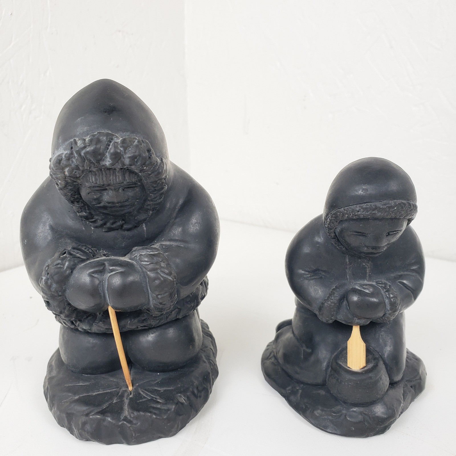 2 Aardvark Canada 1972 Inuit Eskimo Figurine Set Black Soapstone Style Ice Fish