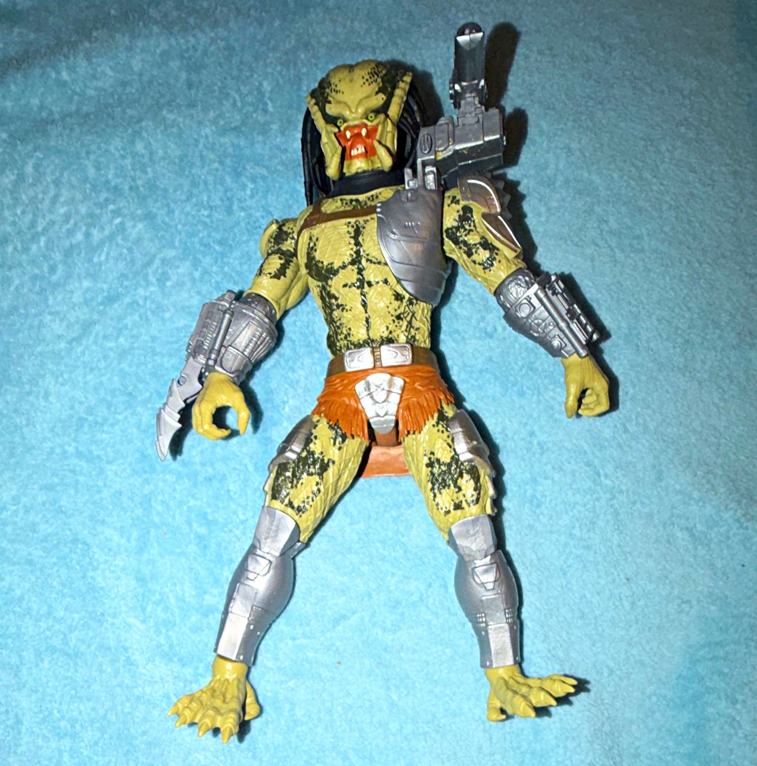 Mattel Predator Vintage Action Figure Yellow/Green Camo w/ Armor Cannon 1996