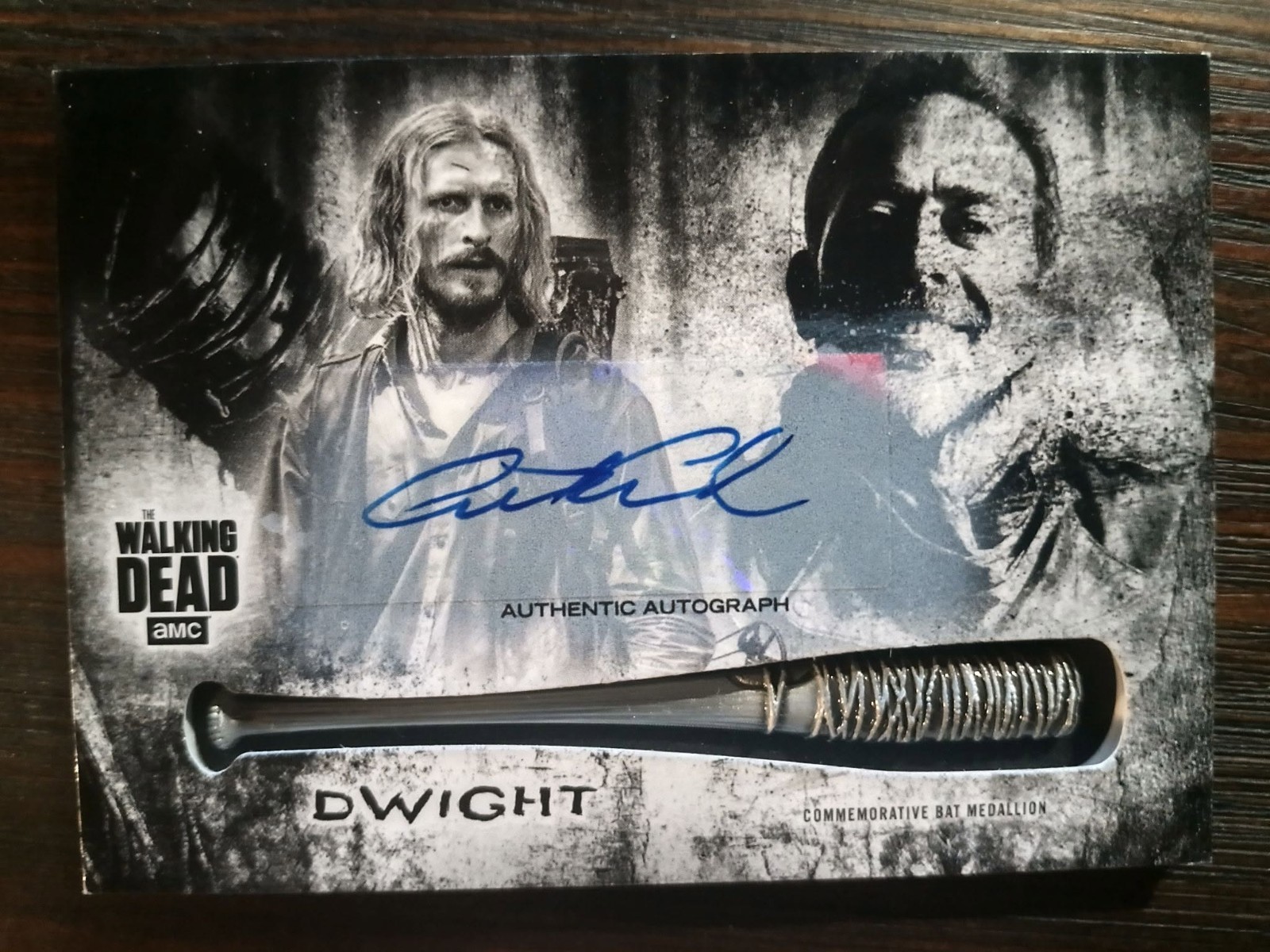 2018 WALKING DEAD HUNTERSAND THE HUNTED AUSTIN AMELIO SIGNED COMMEMORATIVE BAT M