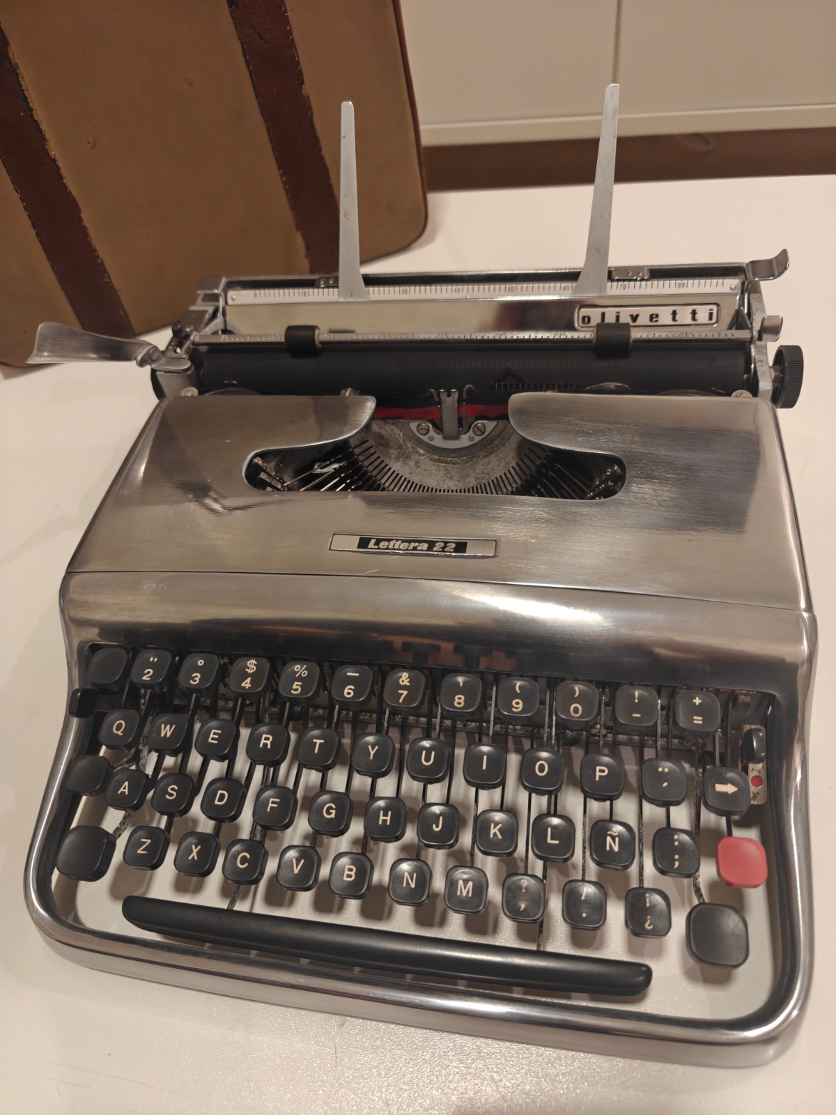 SILVER MCM. OLIVETTI LETTERA 22 TYPEWRITER . MOMA. SPANISH Ñ. PICA FONT. 1965