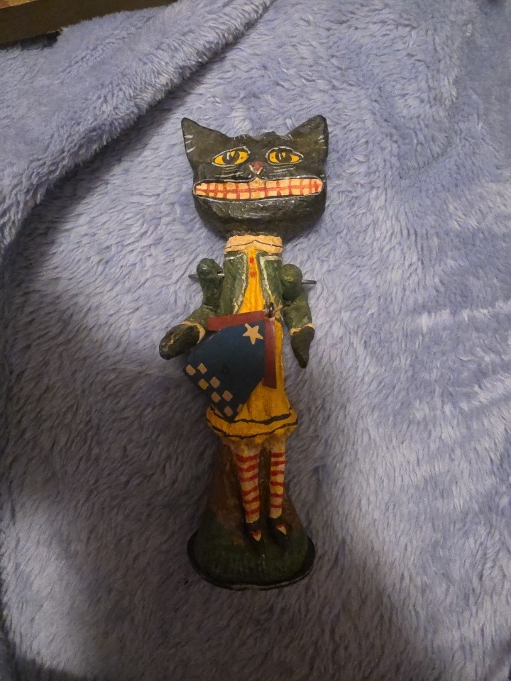 Vintage Poliwoggs Folk Art Cat Figurine Excellent Condition, Swinging Arms