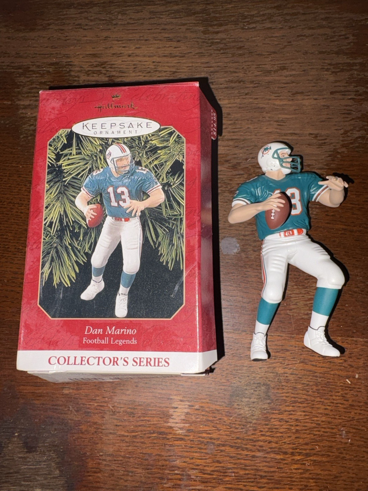 HALLMARK KEEPSAKE CHRISTMAS ORNAMENT DAN MARINO MIAMI DOLPHINS 1999 W/BOX